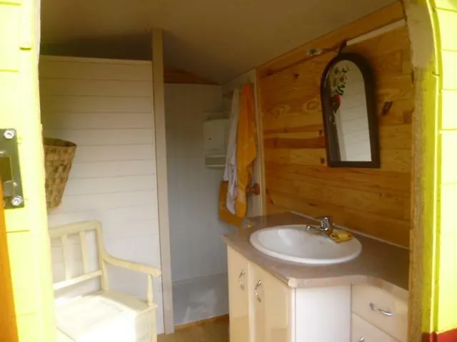 Luxury tent Les Roulottes Du Tilleul Hotel Becherel France