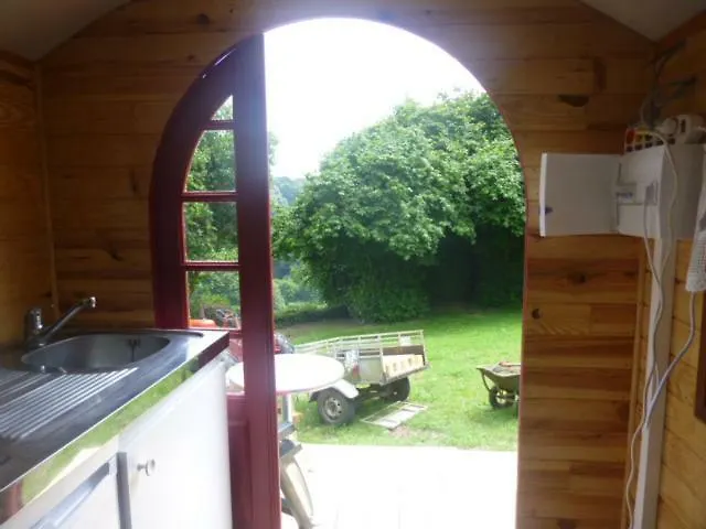 Les Roulottes Du Tilleul Hotel Becherel 0*,
